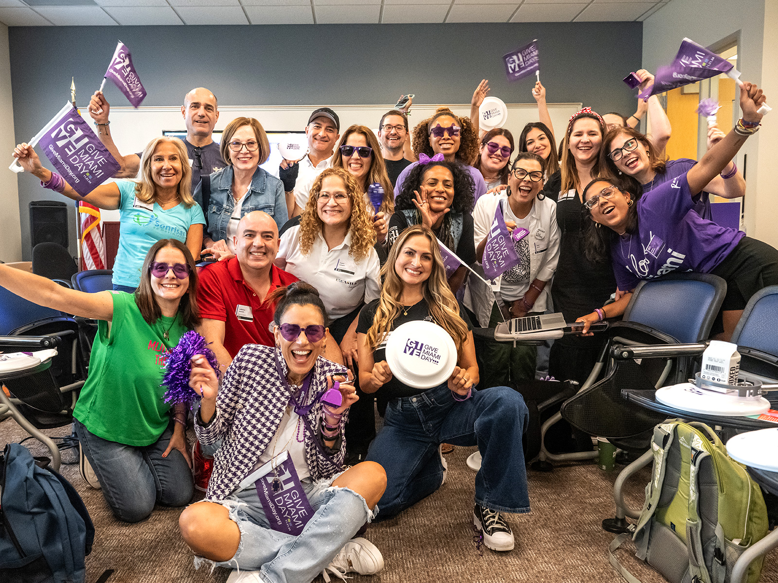 El personal de la Fundación Miami celebra el Día Give Miami